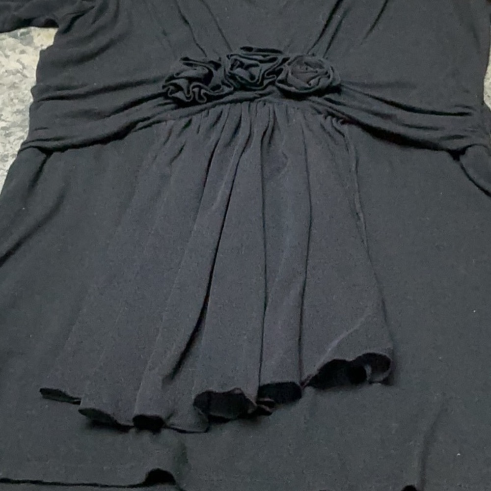 New York & Company Black V-Neck Long Sleeve Tunic with Floral Waist - Picture 6 of 7